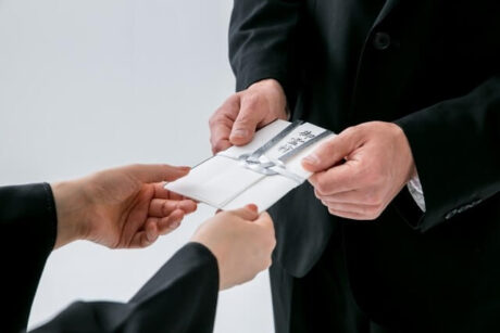 Tiền phúng điếu có phải là di sản thừa kế không?